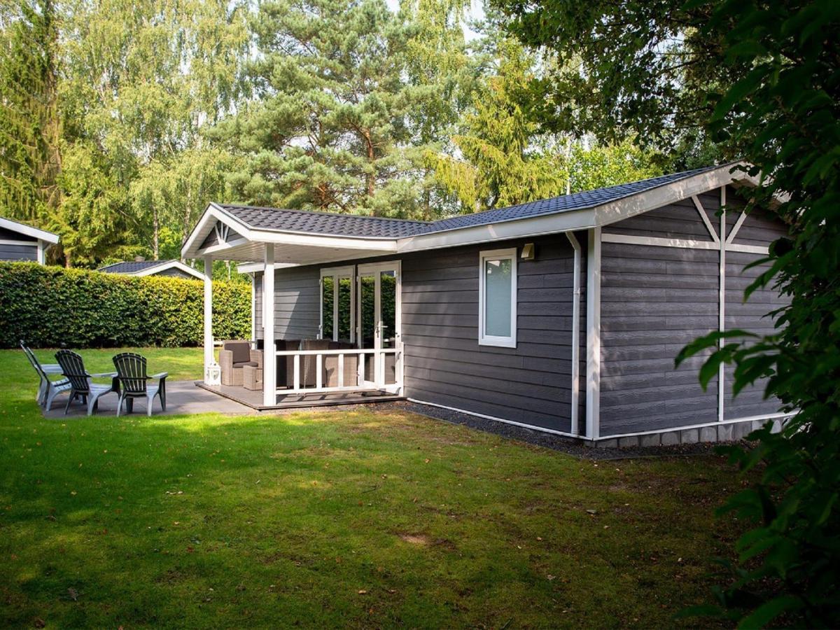 Modern Chalet With Covered Terrace In Nature Ренен Екстериор снимка