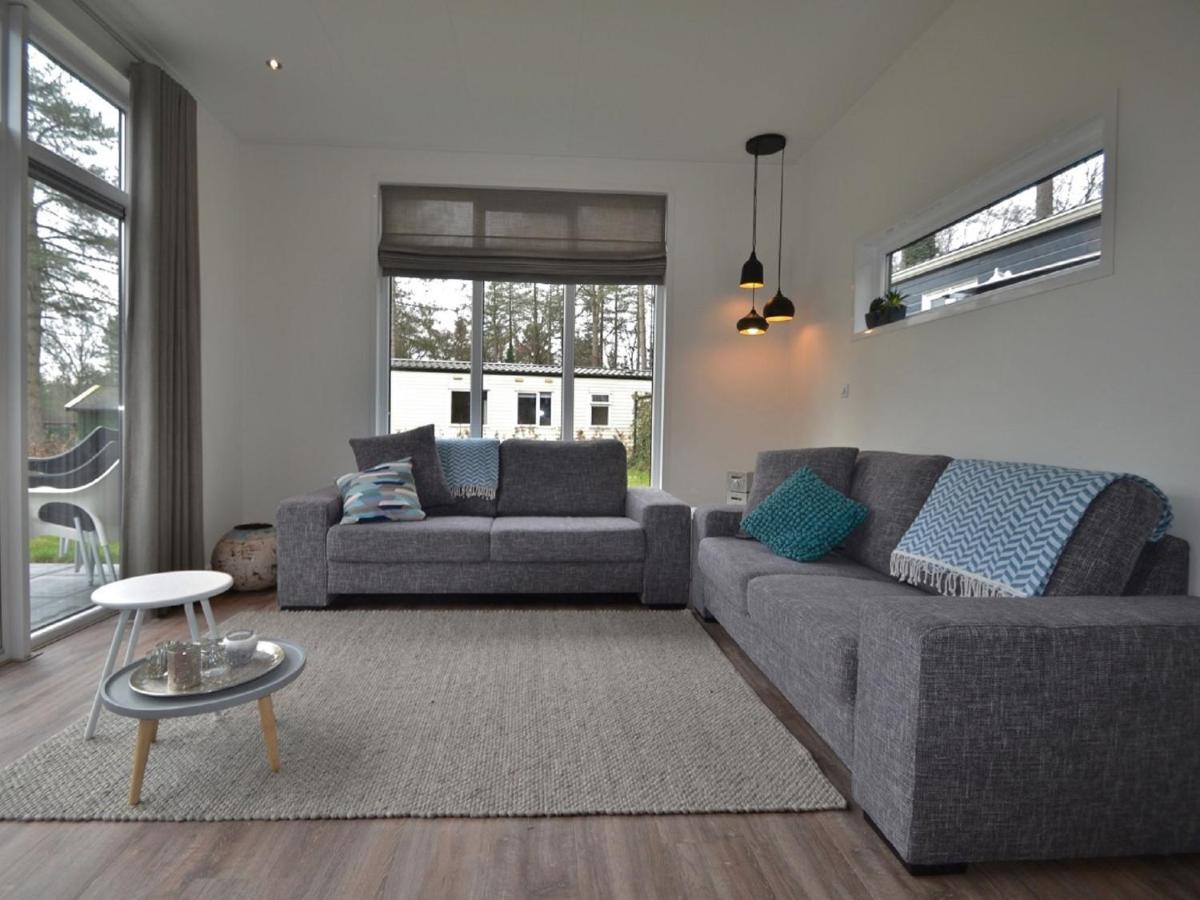 Modern Chalet With Covered Terrace In Nature Ренен Екстериор снимка